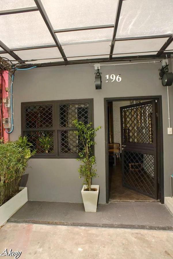 196 Oldtown Chic Hostel Bangkok Bagian luar foto