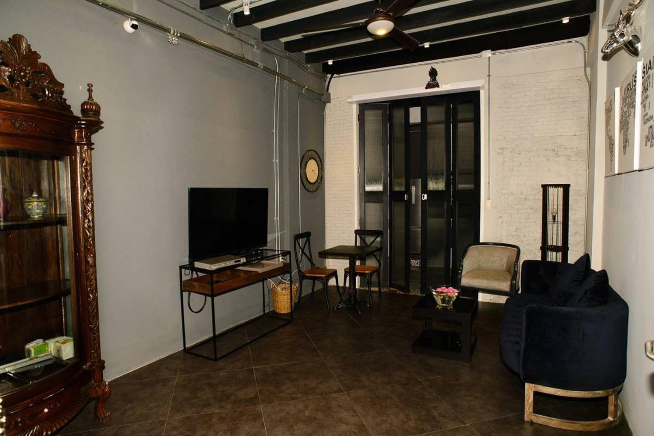 196 Oldtown Chic Hostel Bangkok Bagian luar foto