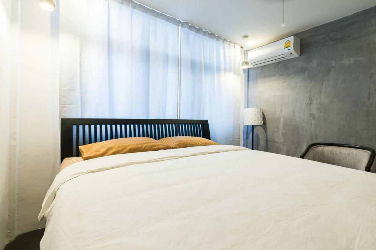 196 Oldtown Chic Hostel Bangkok Bagian luar foto