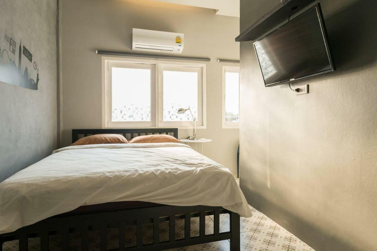 196 Oldtown Chic Hostel Bangkok Bagian luar foto