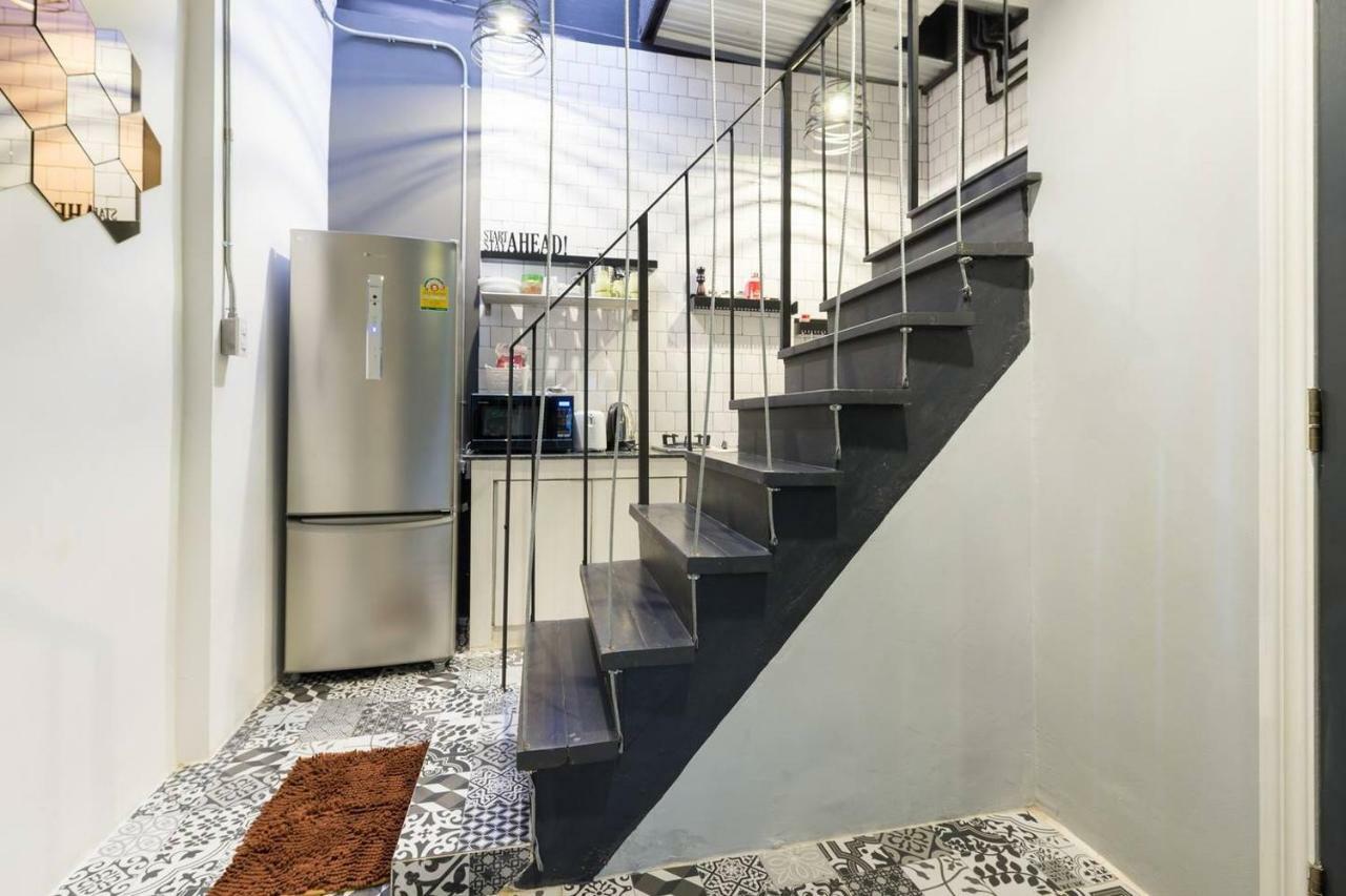 196 Oldtown Chic Hostel Bangkok Bagian luar foto