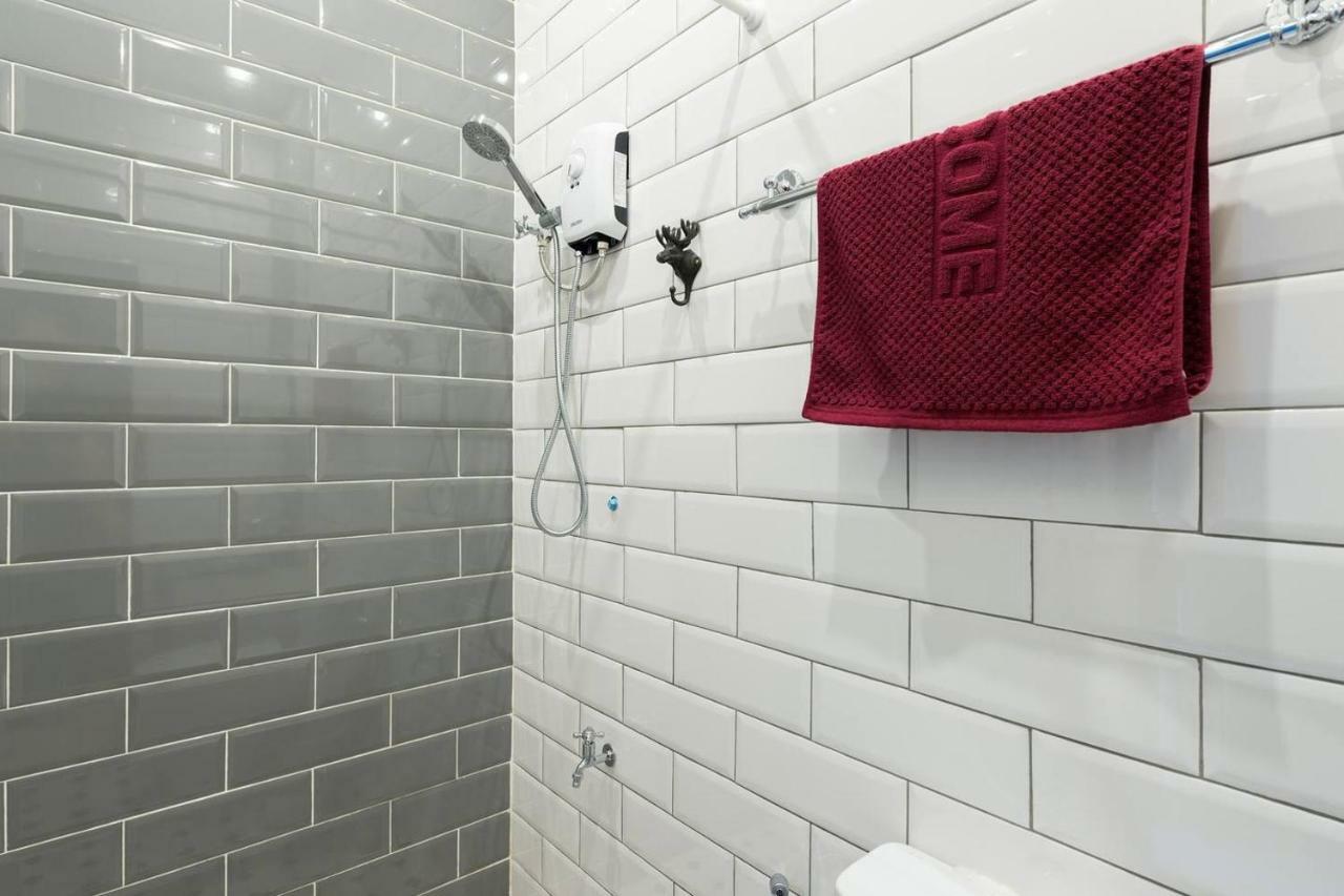 196 Oldtown Chic Hostel Bangkok Bagian luar foto