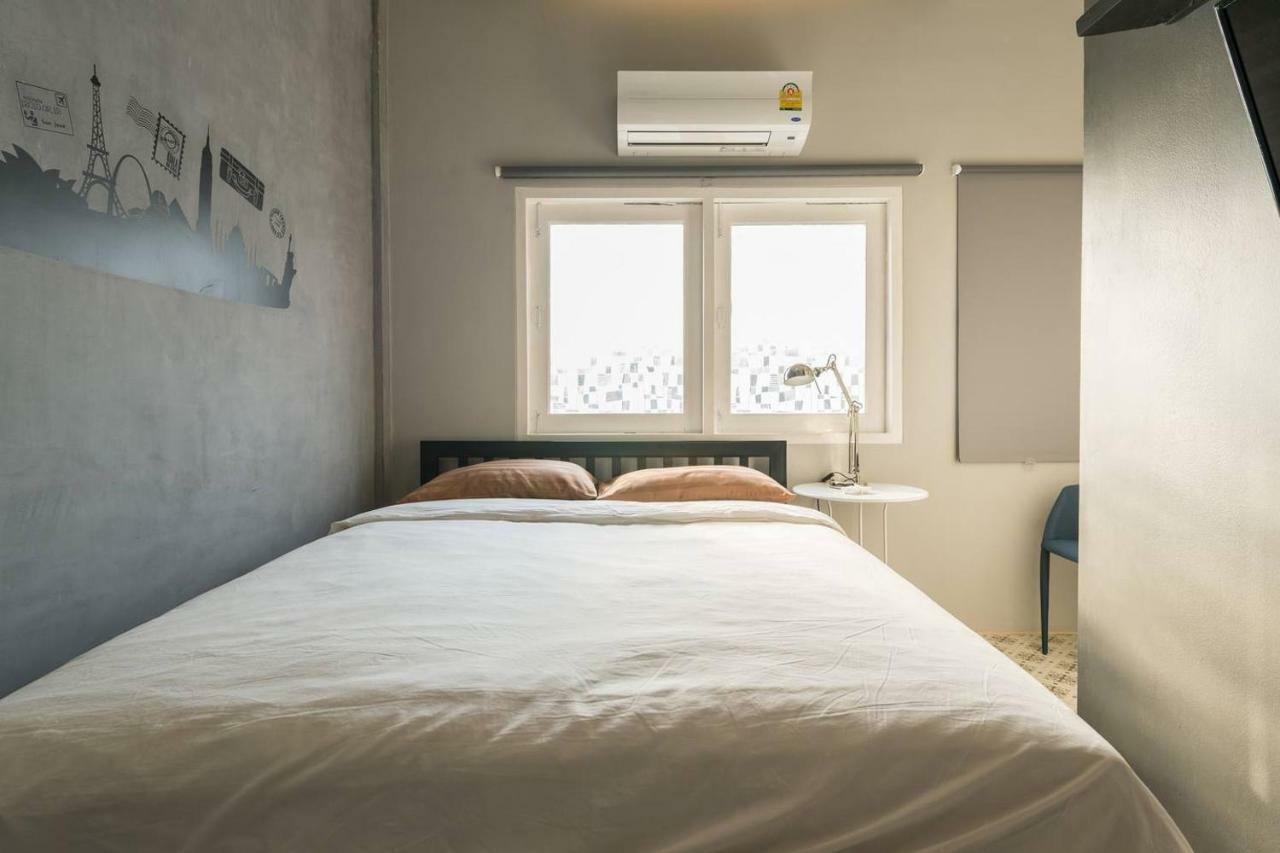 196 Oldtown Chic Hostel Bangkok Bagian luar foto