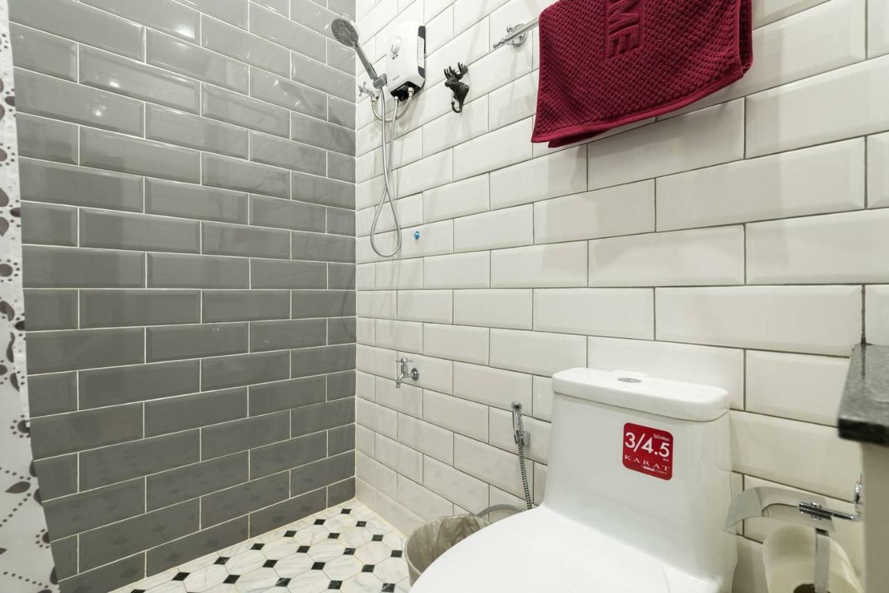 196 Oldtown Chic Hostel Bangkok Bagian luar foto