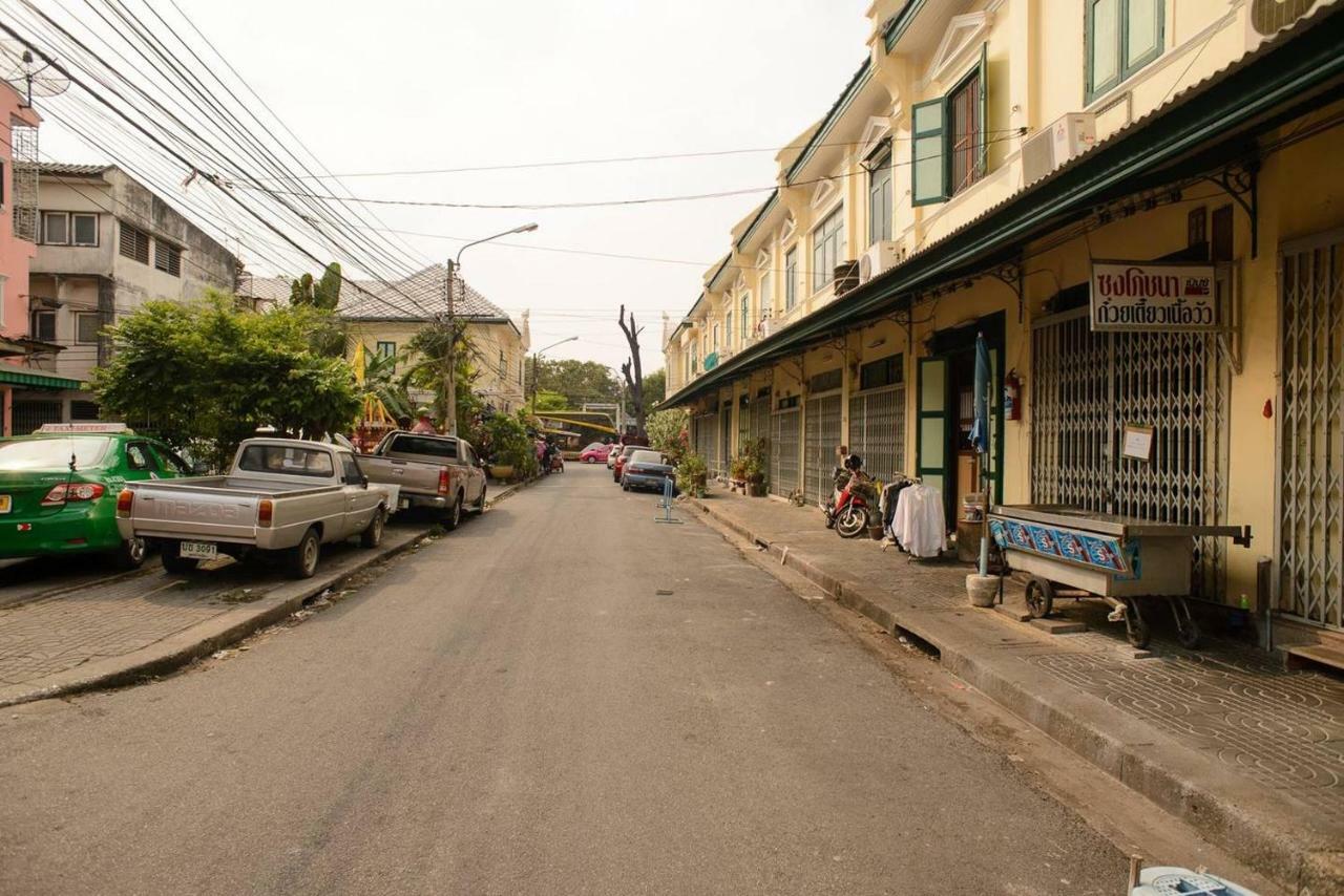 196 Oldtown Chic Hostel Bangkok Bagian luar foto