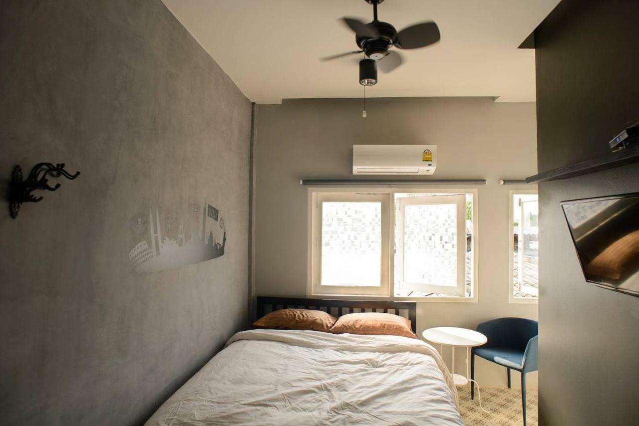 196 Oldtown Chic Hostel Bangkok Bagian luar foto