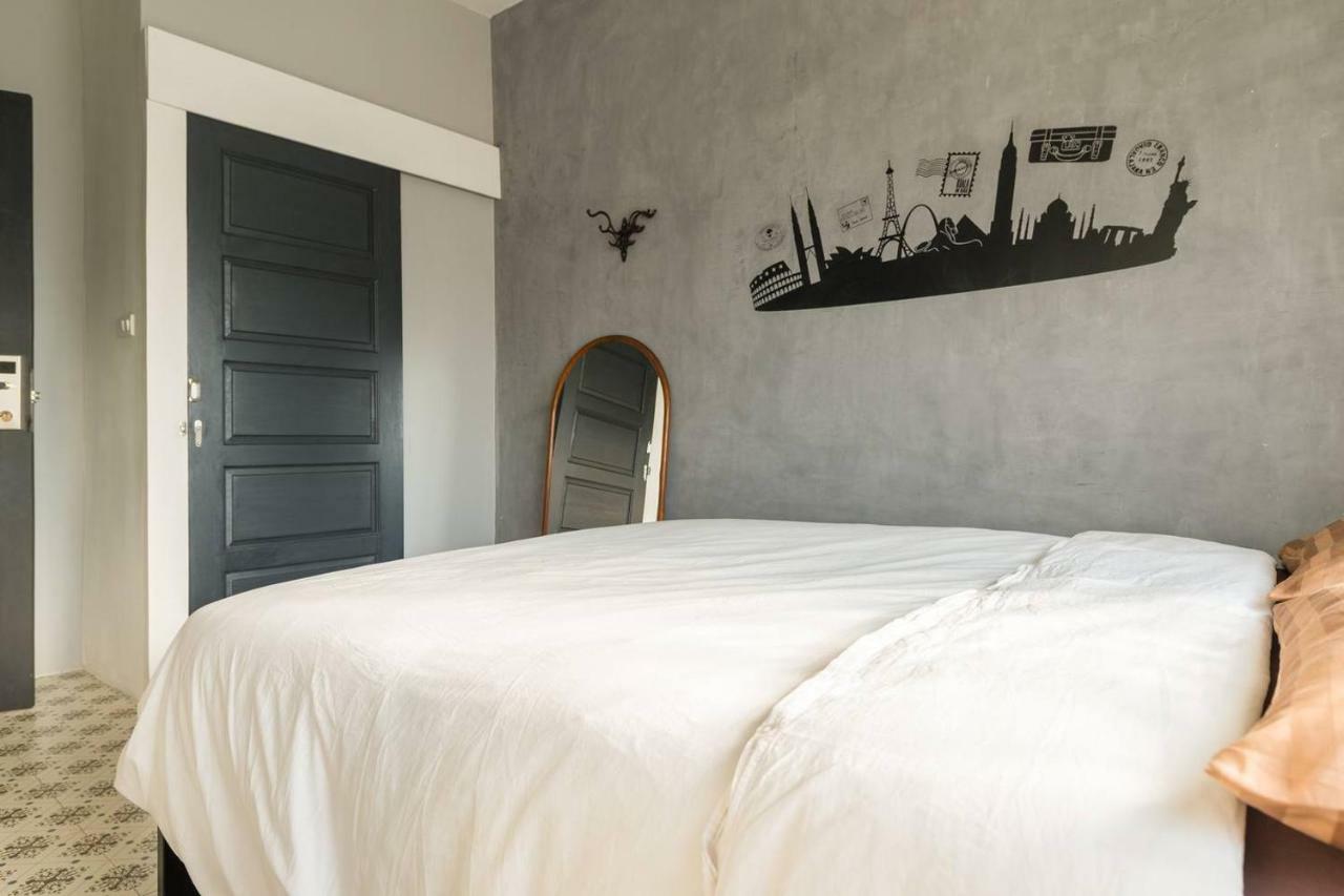 196 Oldtown Chic Hostel Bangkok Bagian luar foto