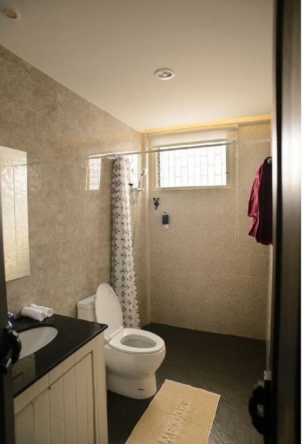 196 Oldtown Chic Hostel Bangkok Bagian luar foto